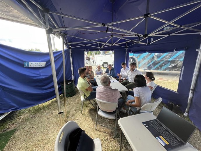 Diego Calvo se reúne con representantes municipales para informar del operativo activado para desalojados por los incendios.