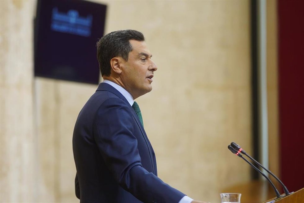Archivo - Juanma Moreno, durante una intervención ante el Pleno del Parlamento