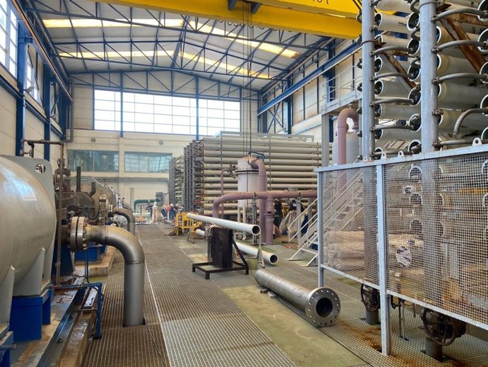 Melilla interrumpirá el suministro de agua a hogares durante dos días por "una parada" en la desaladora por obras