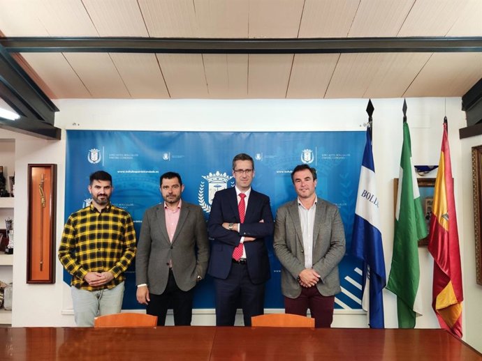 Representantes de Endesa en la Unidad Territorial de Huelva en la reunión con el alcalde de Bollullos Par del Condado, Rubén Rodríguez.