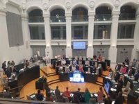 Cibeles cierra curso político con un pleno con propuestas para combatir la ola de calor, El Cañaveral o aborto en EEUU