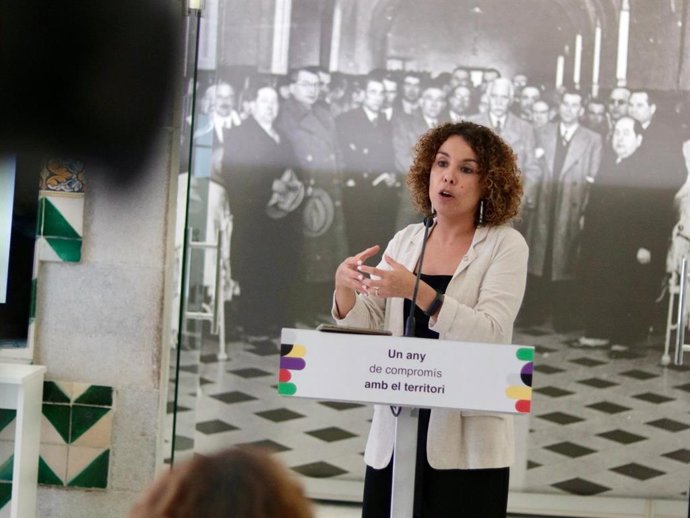 La delegada del Govern en Girona, Laia Cañigueral, durante la rueda de prensa del balance del primer año de legislatura