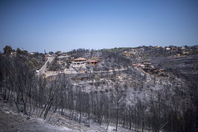 Vista de la urbanización de River Park afectada por el fuego, a 19 de julio de 2022, en Pont de Vilomara, Barcelona, Catalunya (España). El incendio de Pont de Vilomara, que ya ha afectado más de 1.700 hectáreas, ha provocado el desalojo y confinamiento d