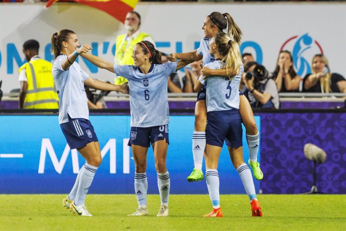 Marta Cardona (Spain)(11 Up) celebrates after her goal 0-1 with Patricia Guijarro (12), Aitana Bonmati (6), Laia Aleixandri (3) during the UEFA Women's Euro 2022, Group B football match between Denmark and Spain on July 16, 2022 at Brentford Community S