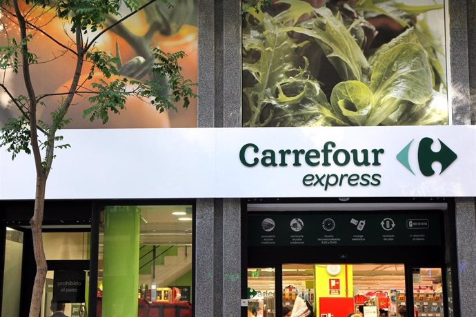 Archivo - Tienda Carrefour Express en Barcelona 