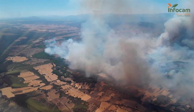 Incendio en Valdepeñas de la Sierra