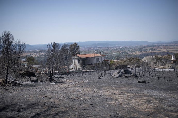 Exterior d'un habitatge cremat pel foc, a la urbanització de River Park, a 19 de juliol de 2022, en Pont de Vilomara, Barcelona, Catalunya (Espanya). L'incendi de Pont de Vilomara, que ja ha afectat més de 1.700 hectrees, ha provocat el desaloj