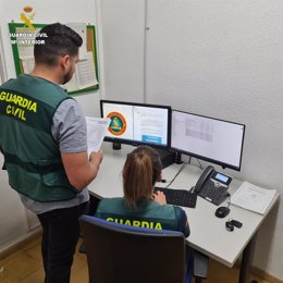 Dos investigadores de la Guardia Civil