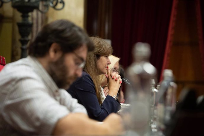 La presidenta del Parlament, Laura Borrs, interviene en un pleno del Parlament. Foto de archivo.