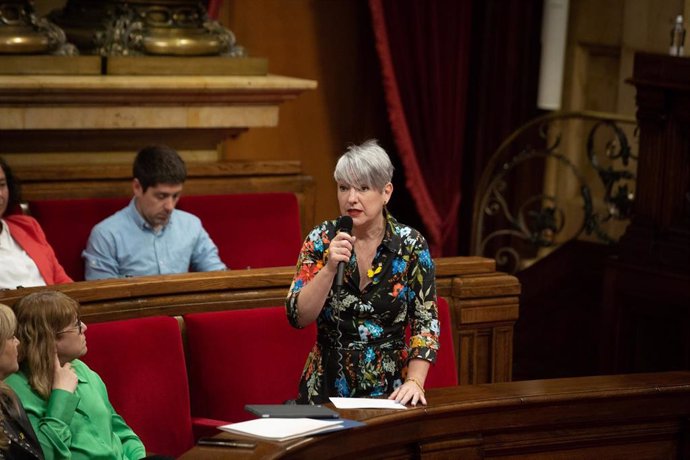 Archivo - La consellera de Justicia de la Generalitat, Lourdes Ciuró, en la sesión de control al Govern en el pleno del Parlament