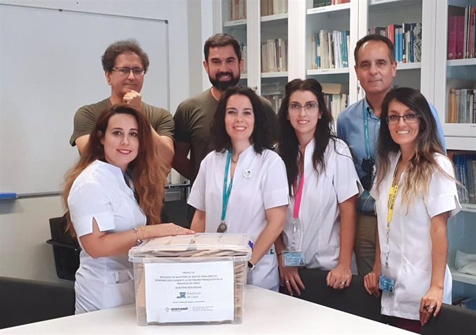 Entrega de muestras de ADN en el Laboratorio de Identificación Genética de la Universidad de Granada