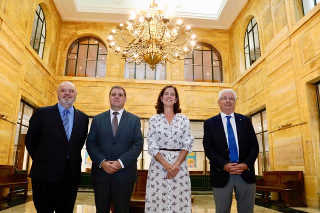 El director general de CECA, José María Méndez; el presidente de Correos, Juan Manuel Serrano; la presidenta de AEB, Alejandra Kindelán, y el presidente de UNACC, Manuel Ruiz, en la firma del acuero entre la banca y Correos contra la exclusión financiera.