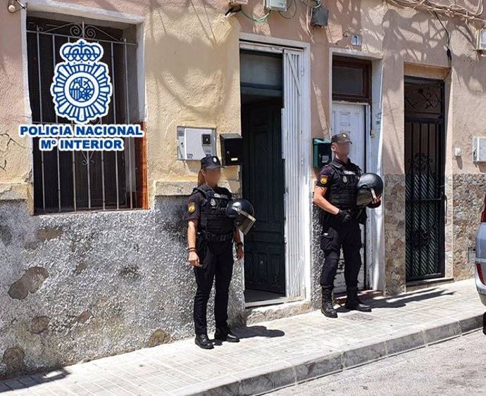 La Policía Nacional desarticula tres puntos de venta de drogas en el barrio de Carrús y detiene a siete personas