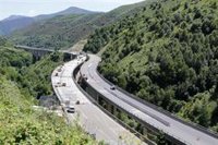 El Gobierno bonificará el 100% de las autopistas en Galicia a los transportistas especiales, que no pueden usar la A-6