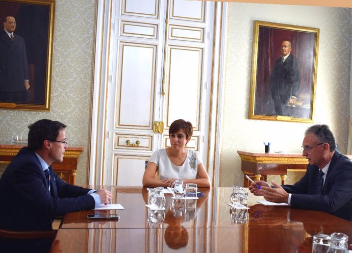 Los alcaldes de Villanueva de la Serena y Don Benito, Miguel Ángel Gallardo y José Luis Quintana, respectivamente, se reúnen con la ministra de Política Territorial, Isabel Rodríguez.