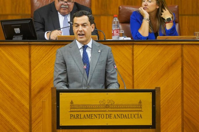 El lider del PSOE-A, Juan Espadas en la primera jornada del debate de investidura del presidente de la Junta de Andalucía de la XII legislatura con la intervención del candidato del PP-A, Juanma Moreno a 20 de julio del 2022 en Sevilla (Andalucía, Españ