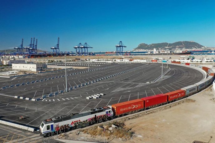 Viales de acceso a la nueva terminado de tráfico pesado del Puerto de Algeciras.