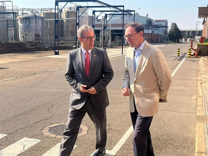 Veganzones (I) junto al dconsejero delegado en ADL Biopharma, Ignacio Urbelz.