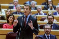 Feijóo se equivoca en Senado y vota a favor de la reforma de Sánchez para el TC, que el PP achaca a un error humano