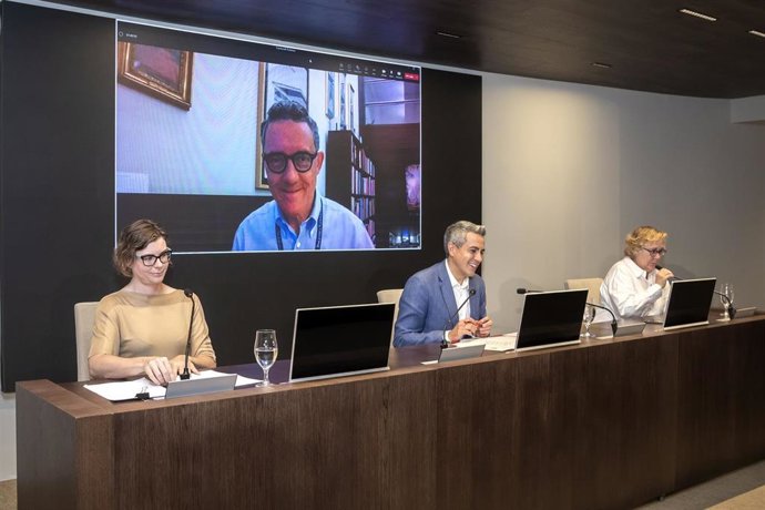 Presentación de la la nueva directora de la Casona de Tudanca y el curso de la UIMP "La Casona de Tudanca y los hermanos Cossío".
