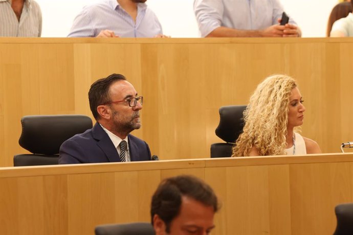 Víctor Romero y María del Carmen Márquez, nuevos diputados provinciales del PP por Málaga en la Diputación tras la salida de Caracuel y Oblaré al Parlamento andaluz, en su prime pleno de la institución. A 20 de julio de 2022.