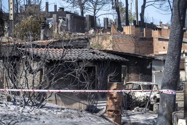Exterior de una vivienda quemada por el fuego, en la urbanización de River Park, a 19 de julio de 2022, en Pont de Vilomara, Barcelona, Catalunya (España).