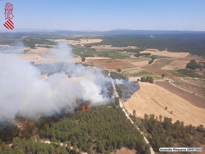 Imagen de incendio de Requena tomada desde los aéreos de la Generalitat