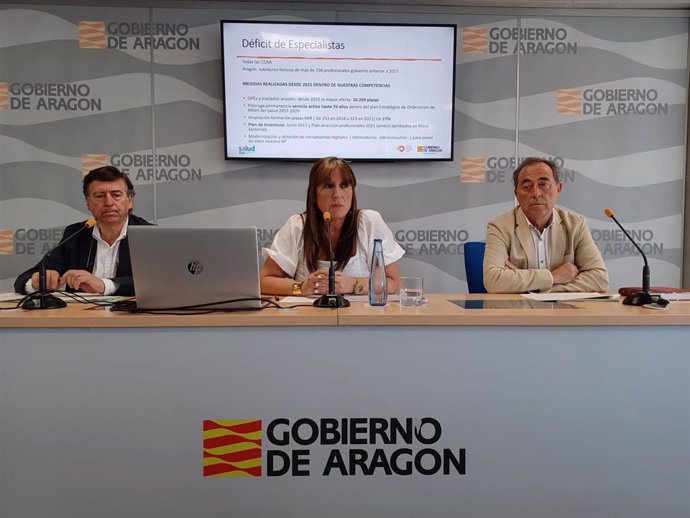 Artiga, Repollés y Arnal, en la rueda de prensa posterior a la Mesa Sectorial de Sanidad.