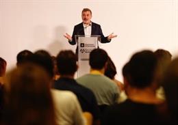 El primer teniente de alcalde de Barcelona y presidente de Barcelona Activa, Jaume Collboni, durante la gradución de la IT Academy.