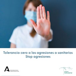 Cartel del Hospital Costa del Sol contra las agresiones a profesionales