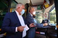 El alcalde de Málaga dice que EMT se acogerá a la bonificación de autobuses y estudia que la rebaja sea algo más del 30%