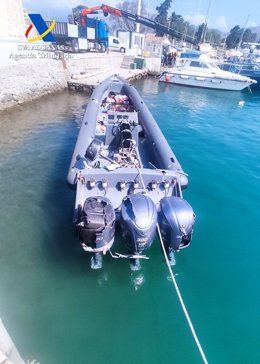 Funcionarios de Vigilancia Aduanera de la Agencia Tributaria han incautado 2.384 kilos de hachís en una operación contra el narcotráfico en el mar de Alborán y la costa de Granada