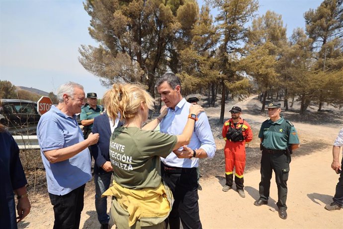 El presidente del Gobierno, Pedro Sánchez, visita la zona afectada por el incendio de Ateca (Zaragoza).