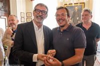 El Ayuntamiento de Cádiz recibe de la UCA el expediente para que el Carnaval sea Patrimonio Cultural de la Unesco