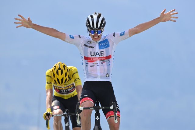 Tadej Pogacar celebra su victoria en la etapa 17 del Tour de Francia 2022 Photo: David Stockman/BELGA/dpa
