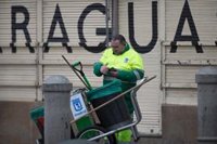 El hijo del barrendero muerto por calor confía en que "las cosas cambien" y urge a modificar la ropa de los trabajadores