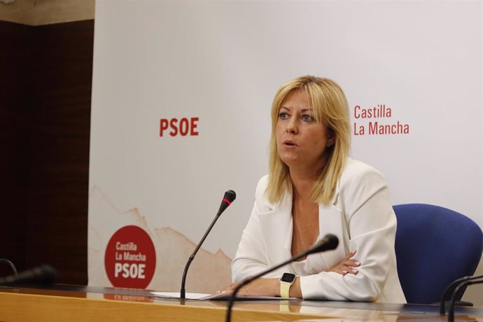 La portavoz del grupo socialista en las Cortes regionales, Ana Isabel Abengózar.