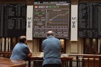 El Ibex 35 cae un 1,18% y pierde los 8.100 puntos