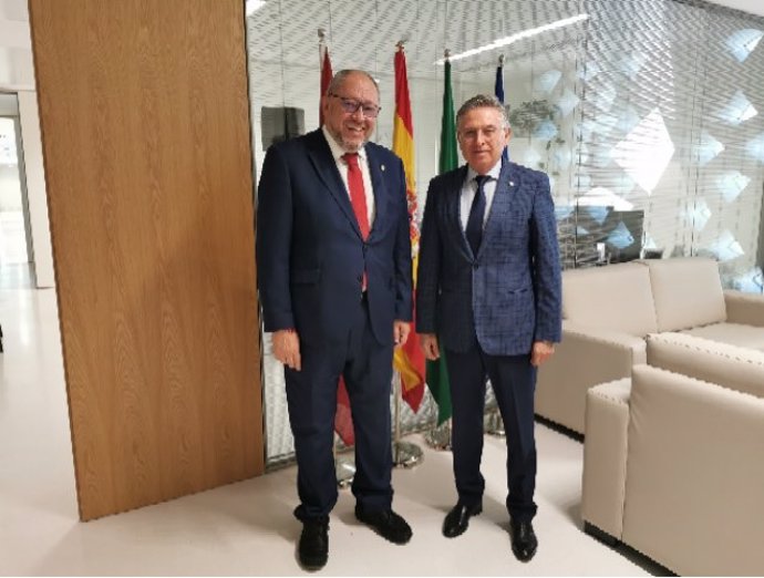 Manuel Torralbo y Francisco de Paula Sánchez Zamorano, en el despacho del presidente de la Audiencia Provincial en la Ciudad de la Justicia.