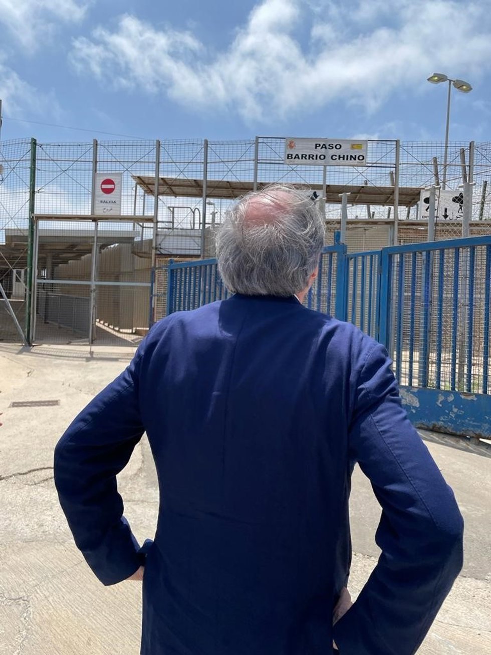 El Defensor del Pueblo visita la valla de Melilla