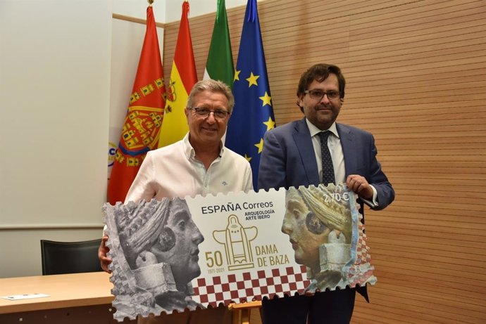 Presentación del sello de Correos dedicado al 50 aniversario del descubrimiento de la Dama de Baza.