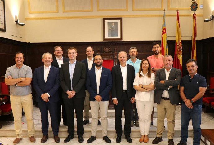 Nota De Prensa Y Fotografía Reunión Grupo Volkswagen Con Los Grupos Políticos Municipales De Sagunto