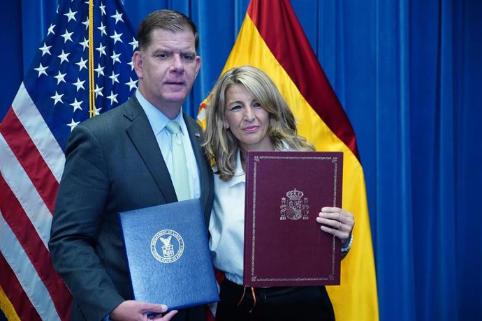 La Vicepresidenta Segunda, Yolanda Díaz, Ha Firmado Este En Washington Con Su Homólogo Norteamericano, El Secretario De Trabajo Martin Walsh, Un Memorando De Entendimiento