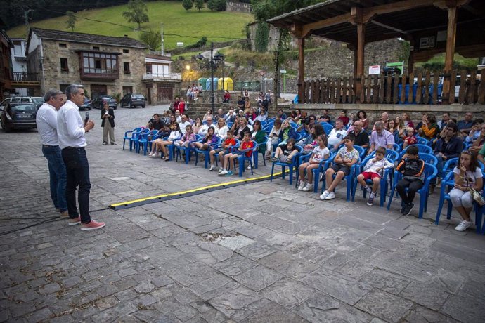 El consejero de Cultura, Pablo Zuloaga, reivindica la memoria del Doctor Madrazo con el cortometraje 'El botón'