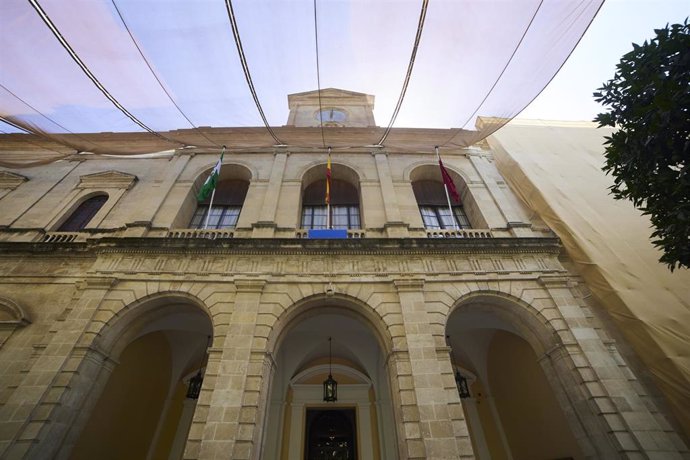 Detalle de la fachada principal del Ayuntamiento de Sevilla.