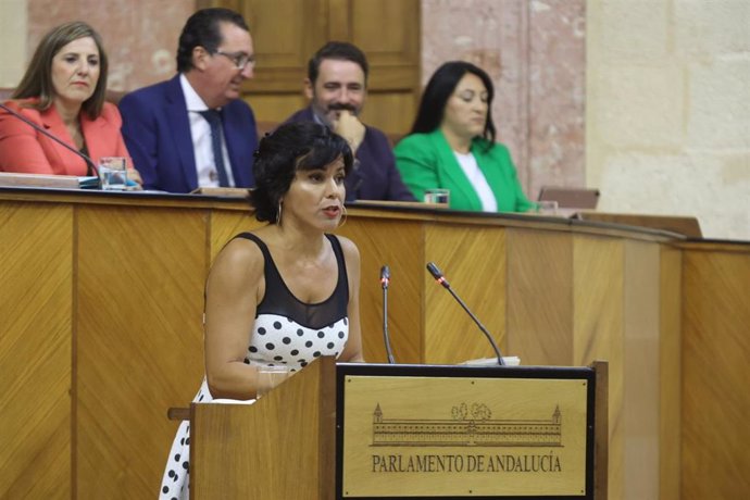 La portavoz de Adelante Andalucía, Teresa Rodríguez, en el Pleno del Parlamento andaluz.