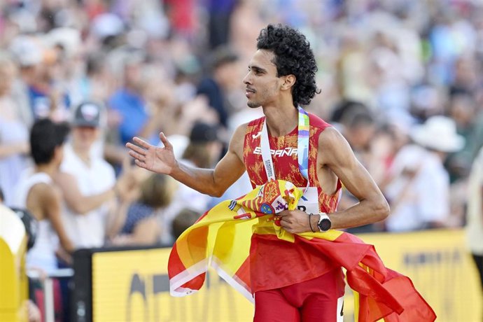 El atleta español Mohamed Katir tras conquistar su medalla de bronce en los 1.500 metros de los Mundiales de Eugene