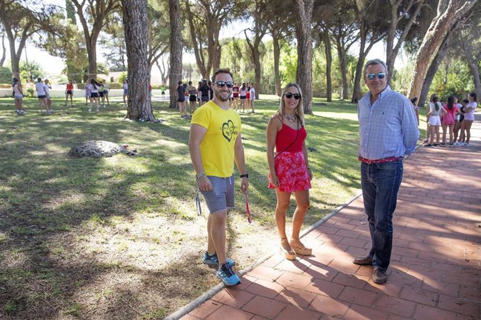 La delegada de Juventud y Deportes, Ana Blasco, en su visita a los campamentos de Cerro Muriano.