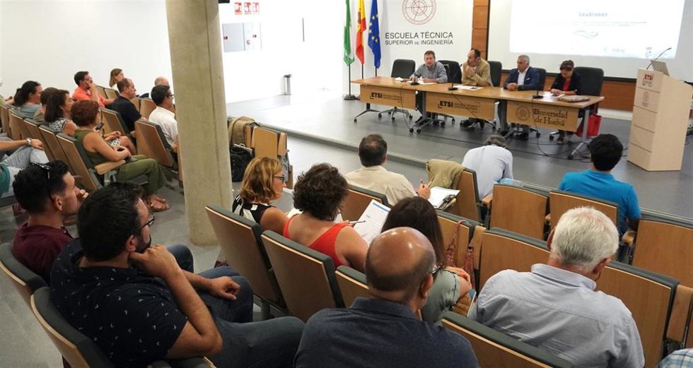 Archivo - Jornada sobre 'Transferencia de Tecnología para la Pesca, Acuicultura y Gestión del Litoral' celebrada en la UHU.
