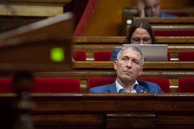 El conseller de Educación, Josep González Cambray, durante una sesión plenaria, en el Parlament de Cataluña, a 29 de junio de 2022, en Barcelona, Catalunya (España). 